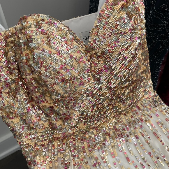 PROM & GRAD dresses - Picture 2 of 4